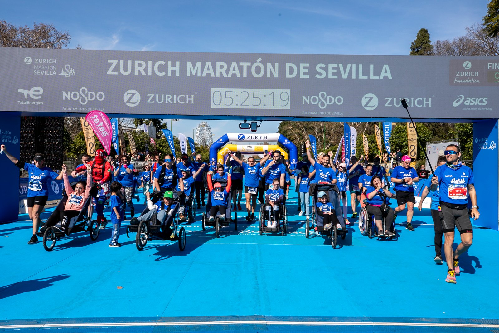 6_EQUIPO_ZURICH_AEFAT_EN_MARATÓN_SEVILLA_2024_-_Fotos_Xavier_dArquer.jpg