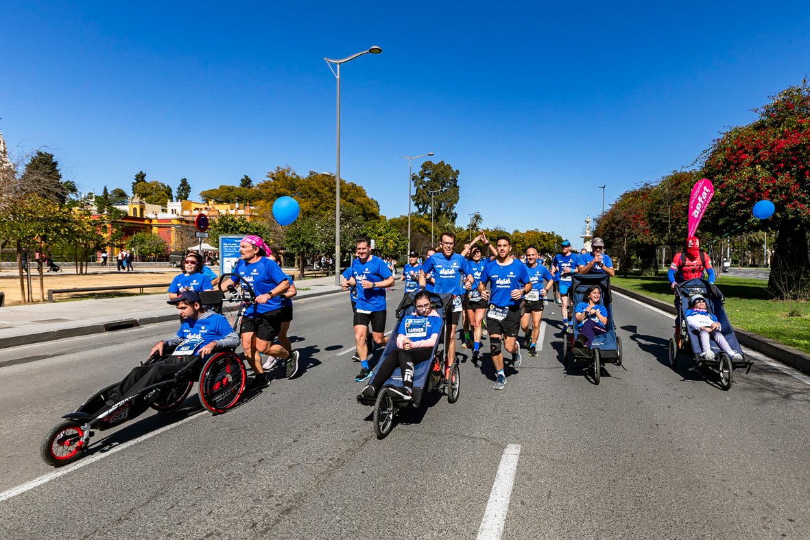 Corredores_de_Huesca_Equipo_Zurich_Aefat_en_Maratón_Sevilla_2025_Foto_Xavier_dArquer_4.jpg