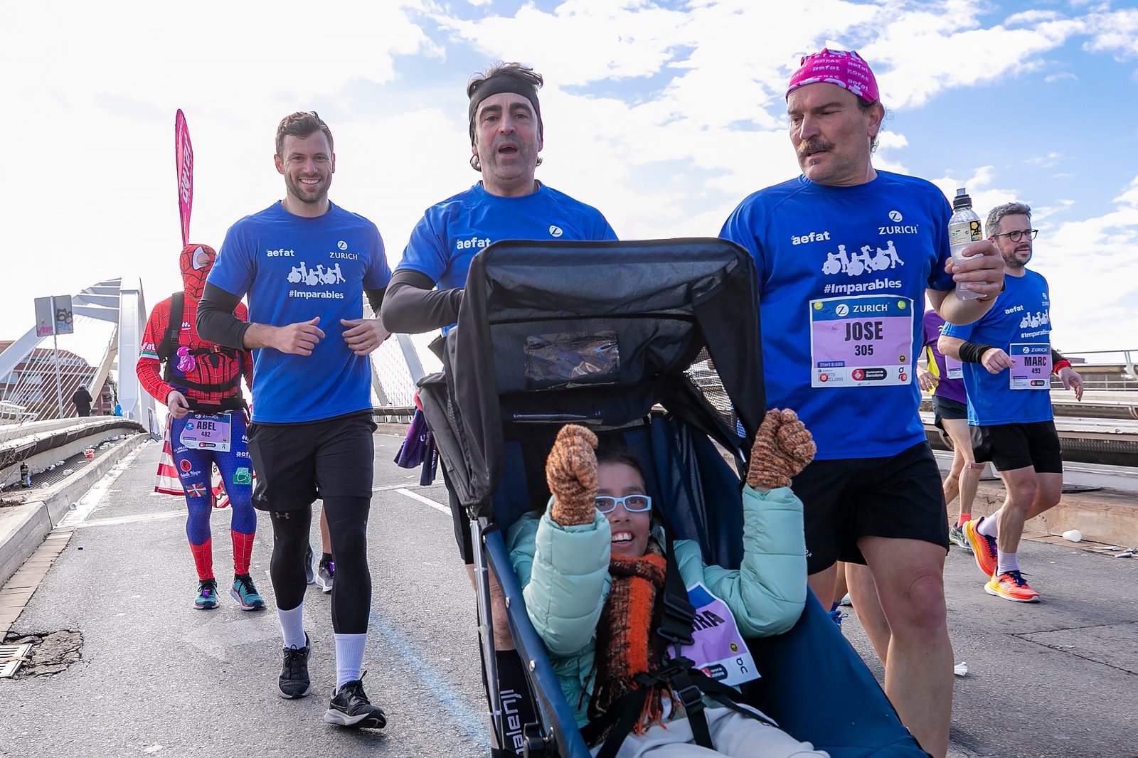 Equipo_Zurich_Aefat_en_Marató_Barcelona_2024_Foto_Xavier_dArquer_6.jpg