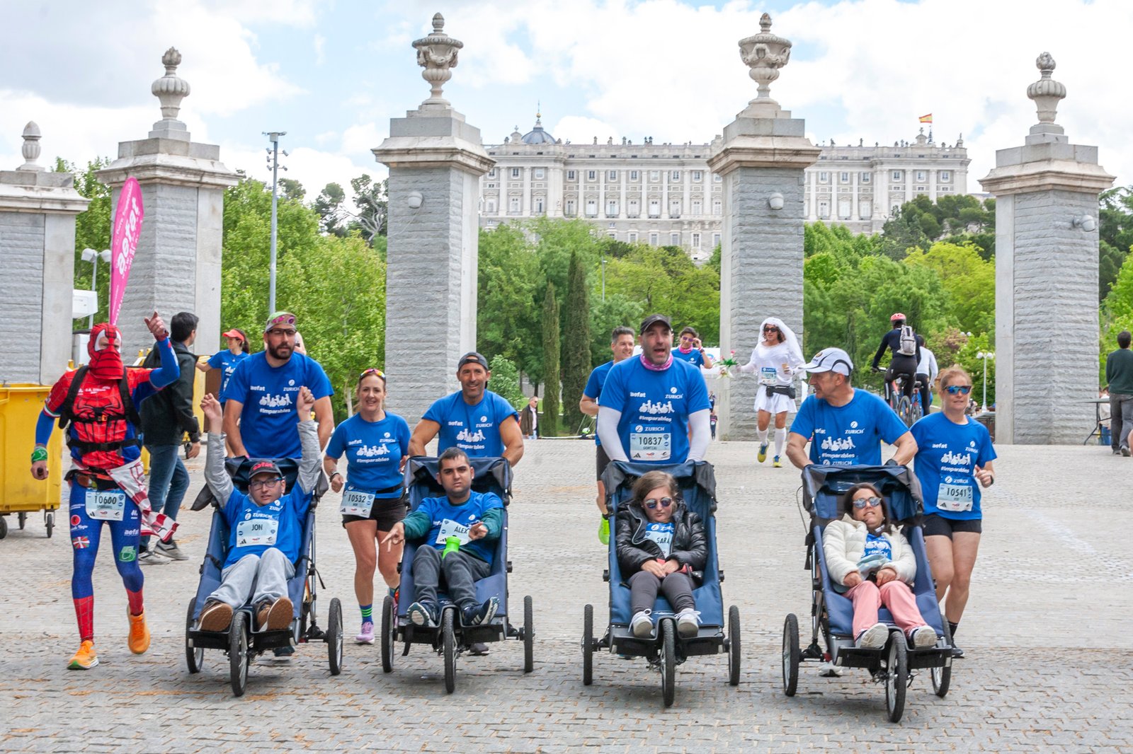 Equipo_Zurich_Aefat_en_Maratón_Madrid_2024_Foto_Xavier_dArquer-Doblestudio_8.jpg