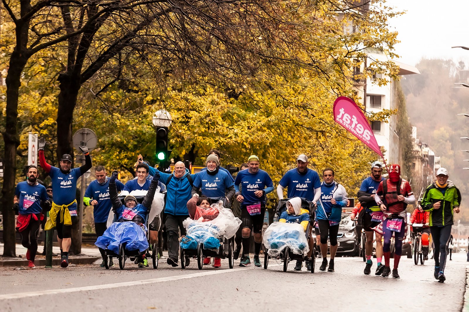 Equipo Zurich Aefat en Maratón San Sebastián 2021 llegando