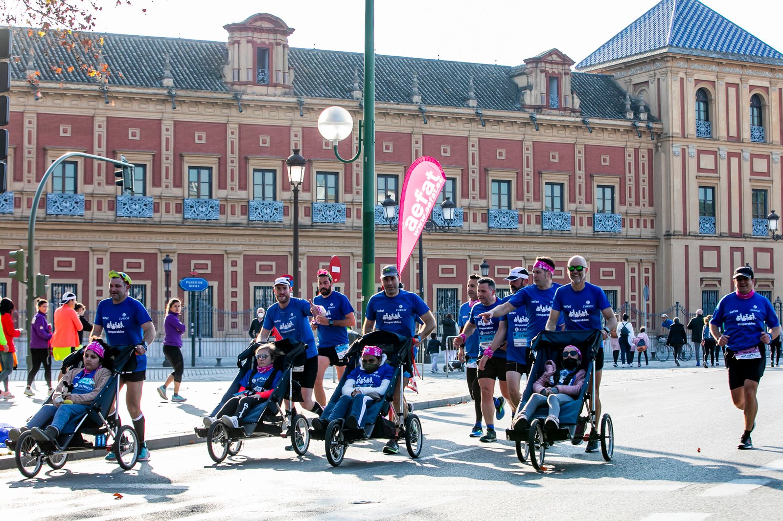 Equipo Zurich Aefat en Zurich Maratón Sevilla 2022 Foto Xavier dArquer 2